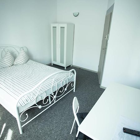 ורשה Moonriver Inn מראה חיצוני תמונה