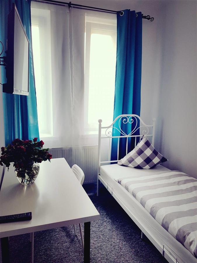 ורשה Moonriver Inn מראה חיצוני תמונה