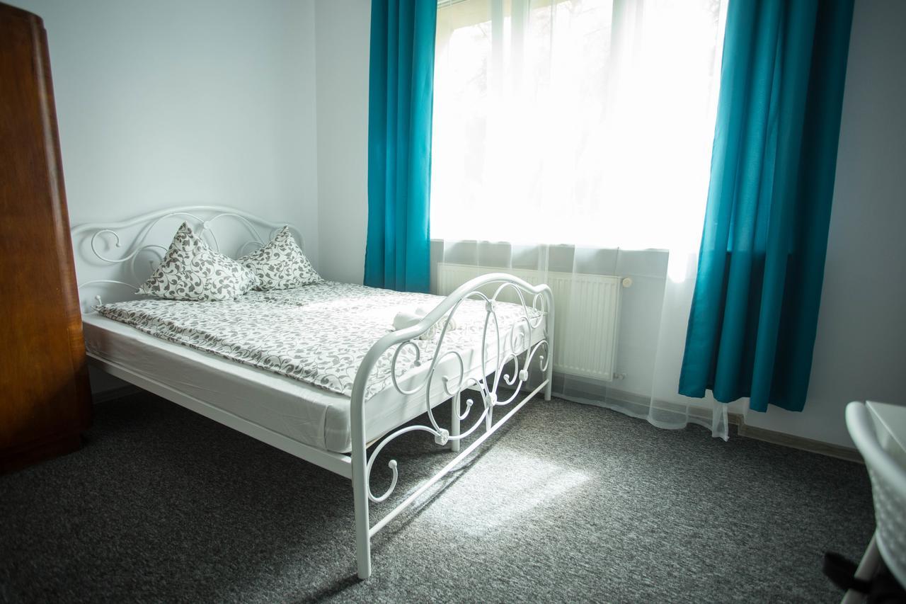 ורשה Moonriver Inn מראה חיצוני תמונה