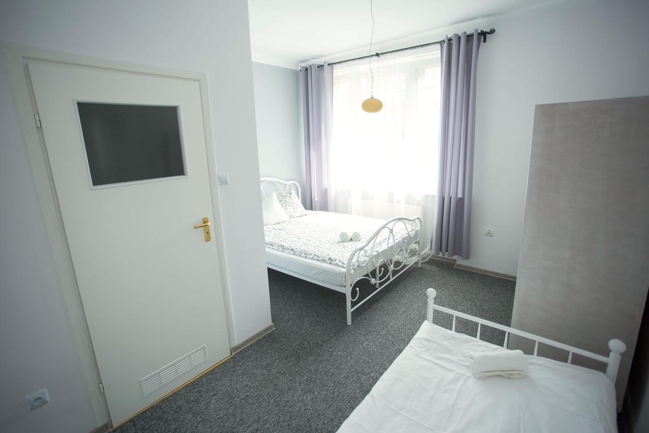 ורשה Moonriver Inn מראה חיצוני תמונה