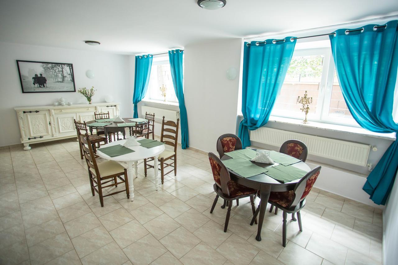 ורשה Moonriver Inn מראה חיצוני תמונה