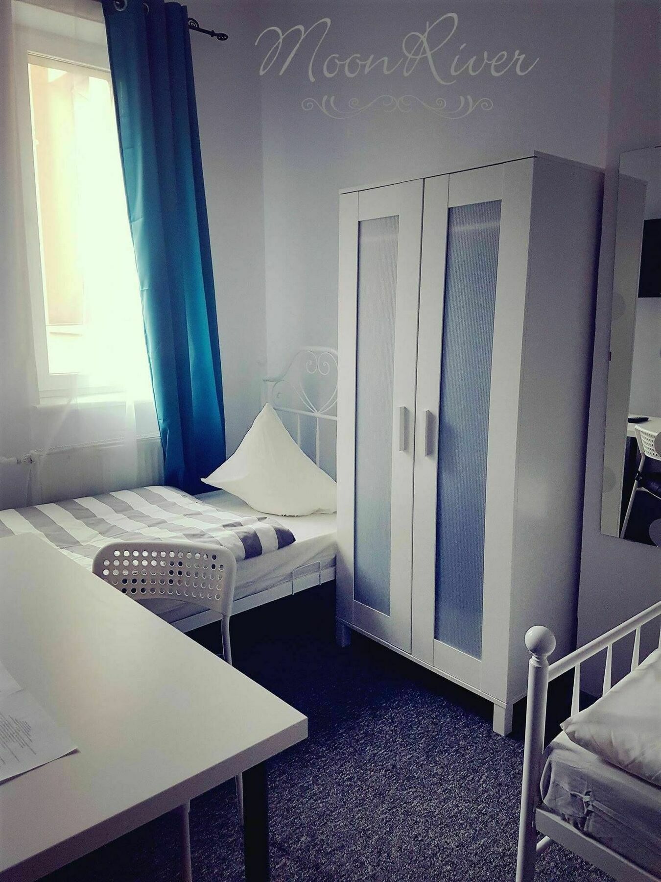 ורשה Moonriver Inn מראה חיצוני תמונה