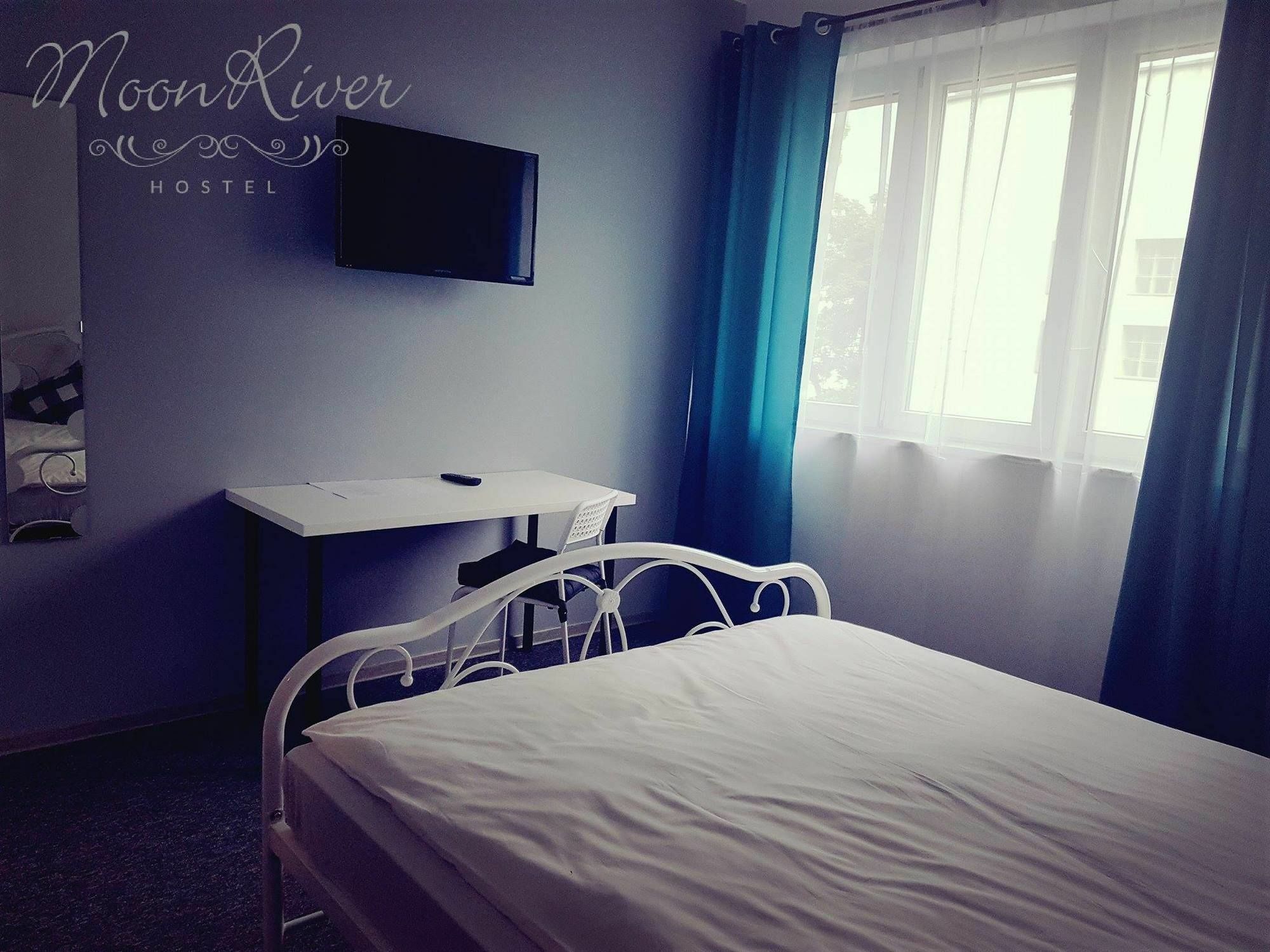 ורשה Moonriver Inn מראה חיצוני תמונה