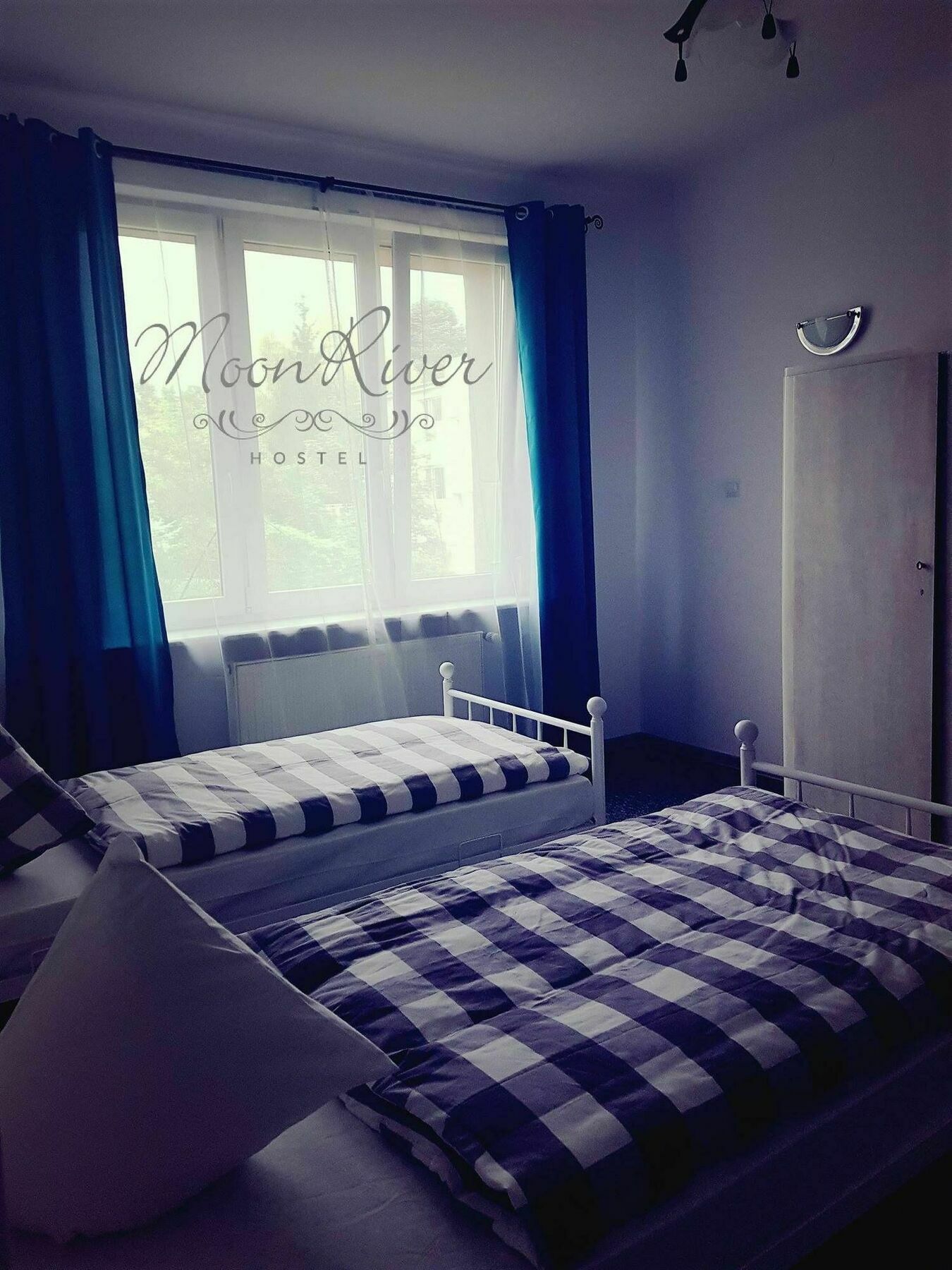 ורשה Moonriver Inn מראה חיצוני תמונה
