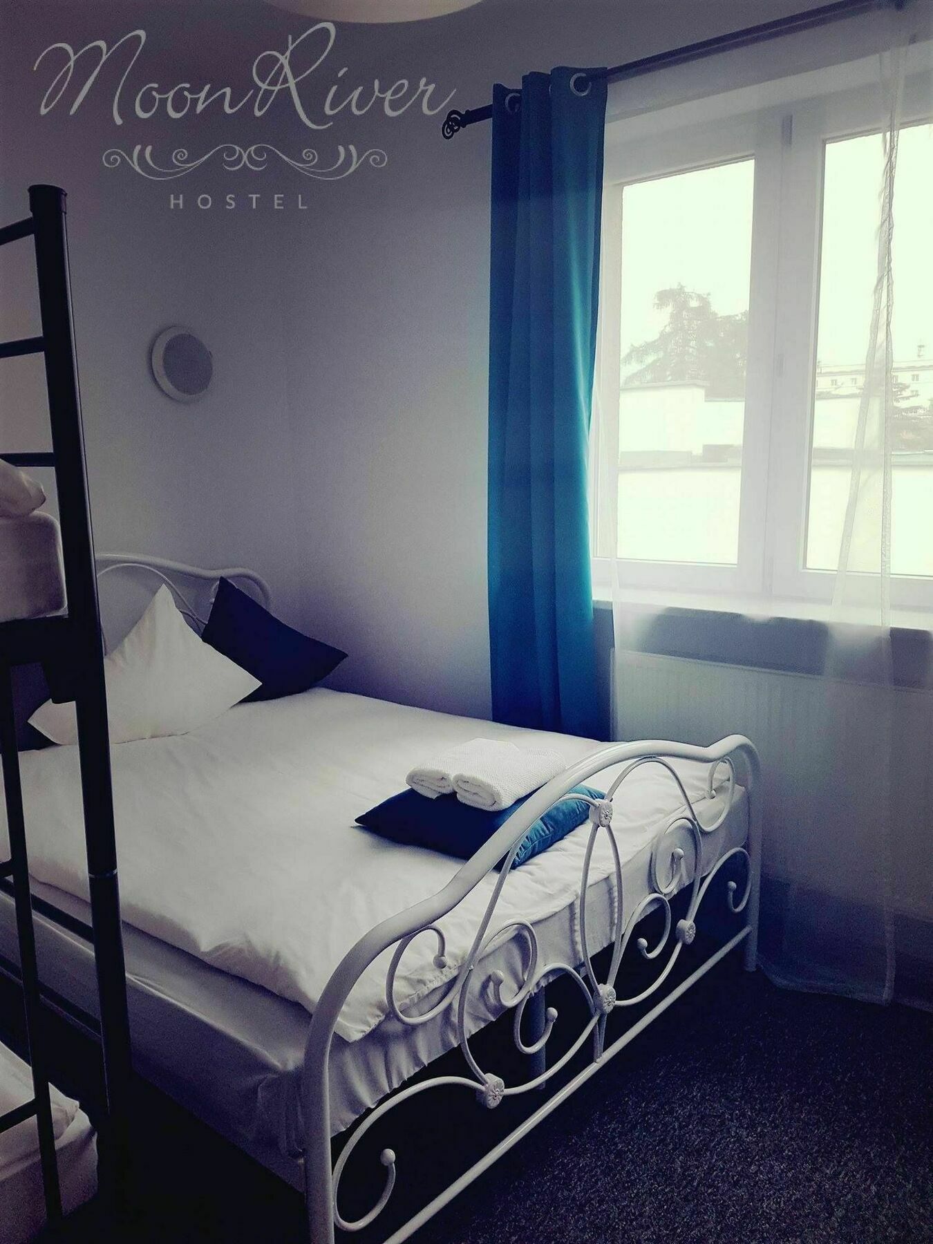ורשה Moonriver Inn מראה חיצוני תמונה