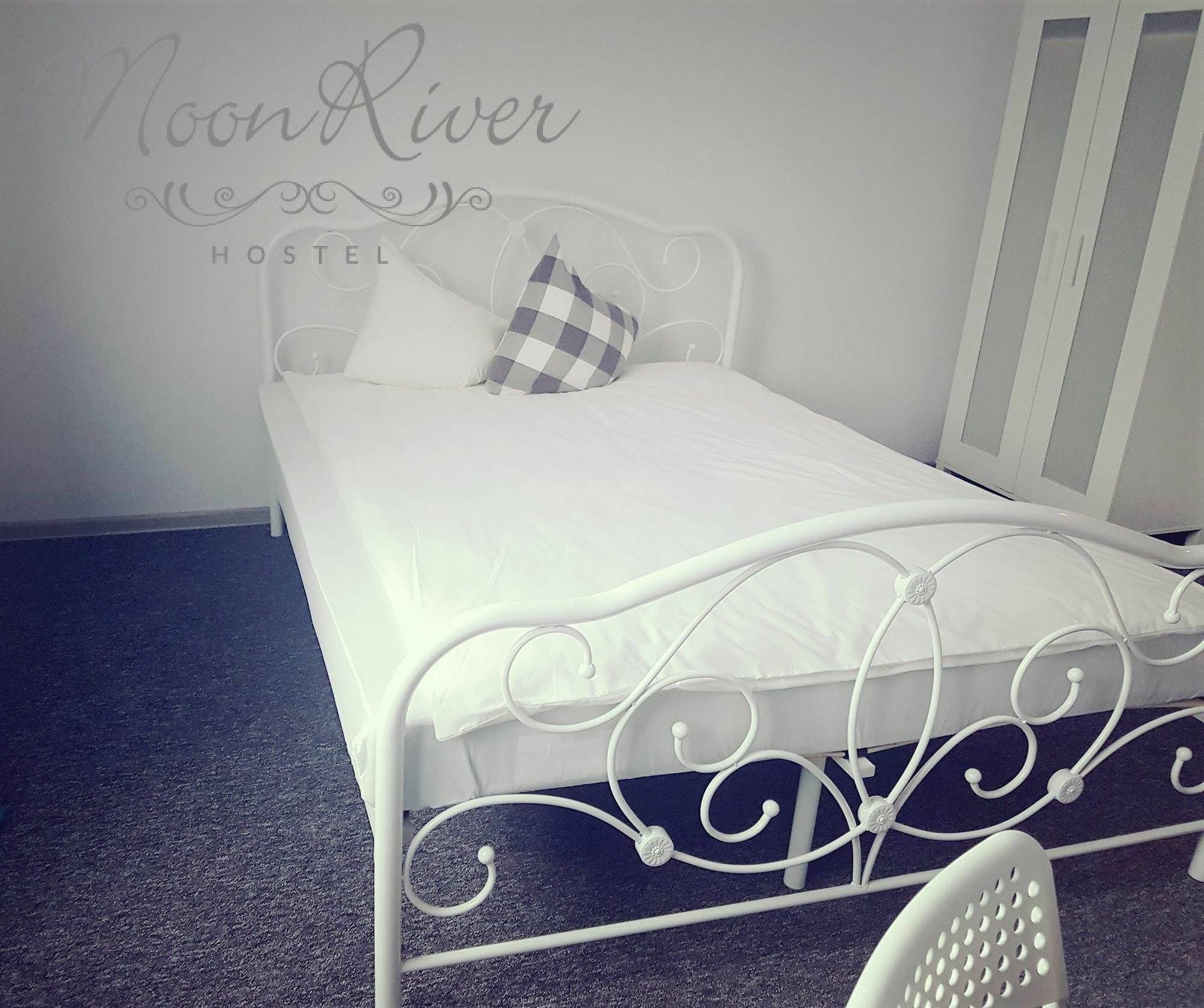 ורשה Moonriver Inn מראה חיצוני תמונה