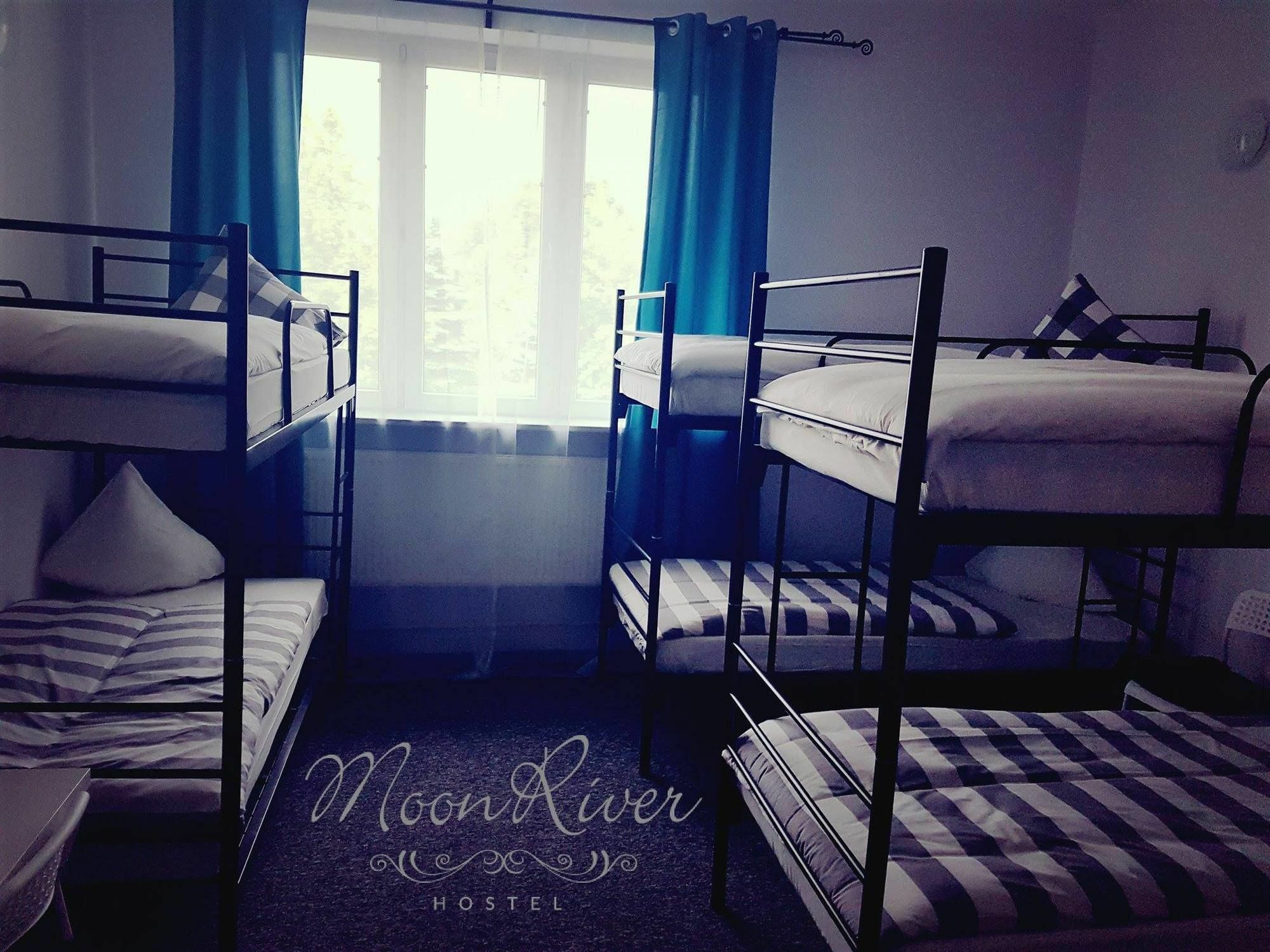 ורשה Moonriver Inn מראה חיצוני תמונה